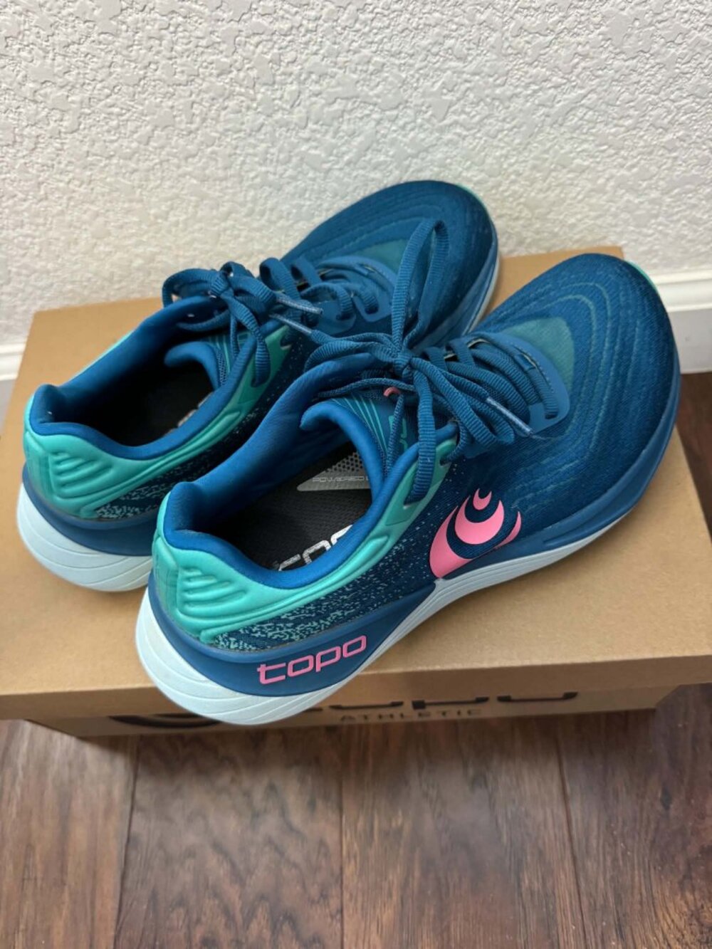 Women's size 7 TOPO Ultrafly 5 Blue/Aqua running shoes
